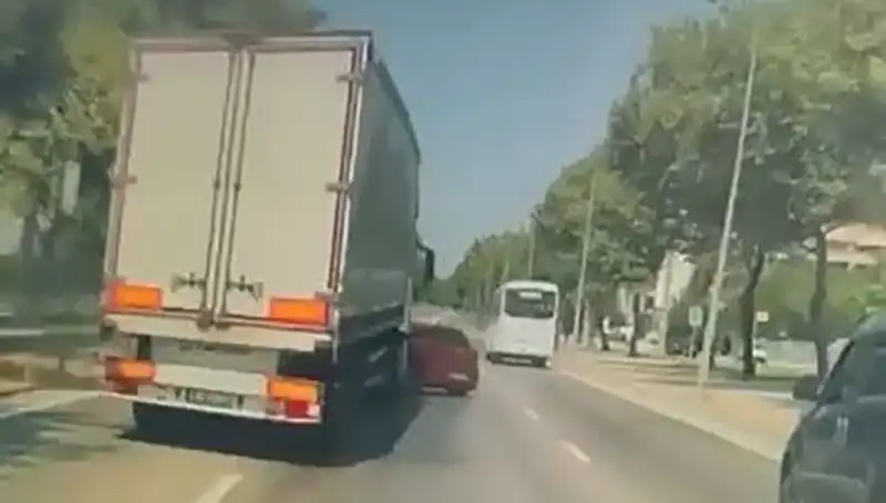 Bursa'da Kör Nokta Kazasında Feci Kaza: Bir Hayat Kaybedildi