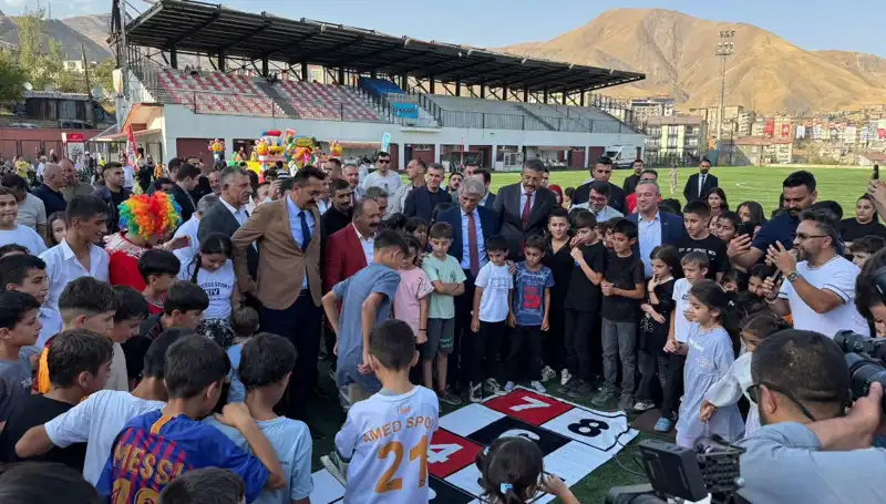 Hakkari’de Coşkulu Bir Anadolu Şenliği Başladı: Gelenekler Yaşatılıyor