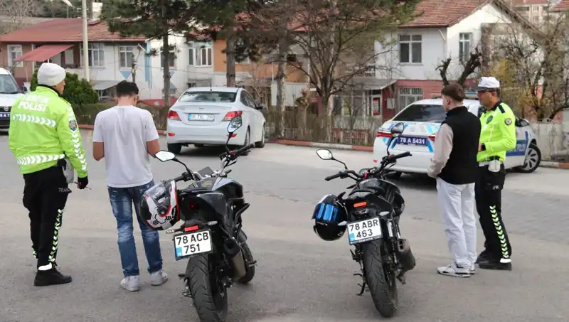 Trafikte Akrobatik Hareketlere 11 Bin Lira Ceza Uygulaması Başladı!