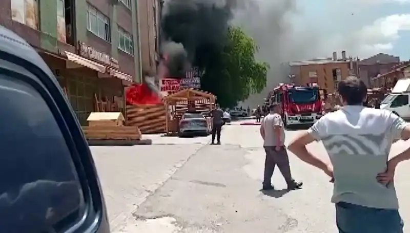 Ankara'da Büyük Yangın: İş Yerleri Alev Alev Yandı!