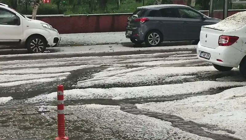 Ardahan'ı Beyaz Bir Yastık Gibi Kapatıp Götüren Dolu: Şok Edici Manzaralar