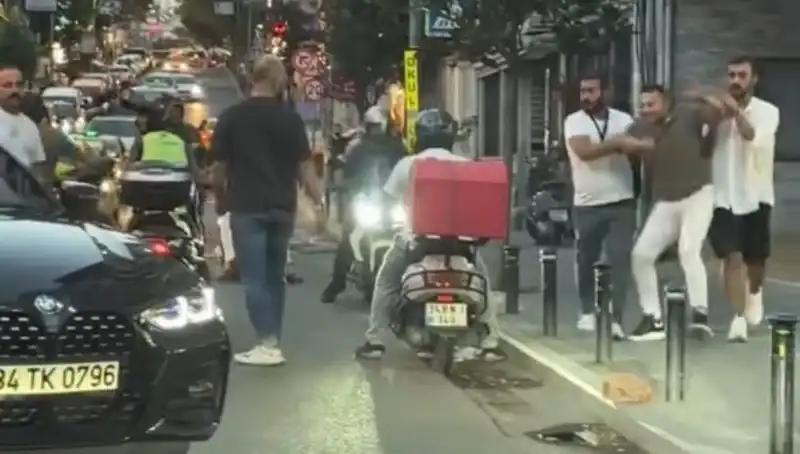 Nişantaşı’nda Araç Kullanımı Tartışması Sopalı Kavga ile Bitti