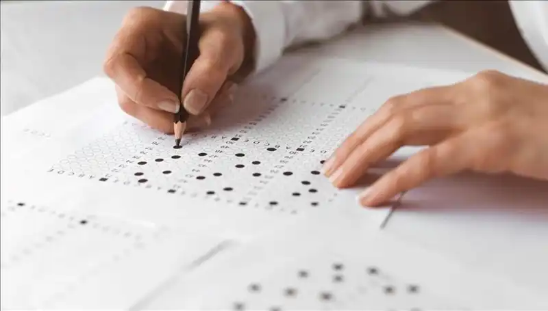 Sınav Sorularını Çalan Anneye Şok Tutuklama! Çocuk İçin Yasadışı Yola Girdi