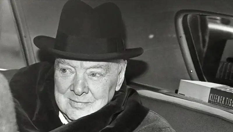 Churchill'in Bekar Evi Satışta: Tarihi Konut 3.75 Milyon Sterline Alıcı Arıyor