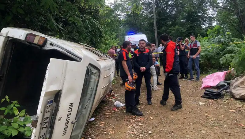 Rize'de Minibüs Faciası: Yamaçtan Yuvarlanan Araçta İki Ölü ve Üç Yaralı