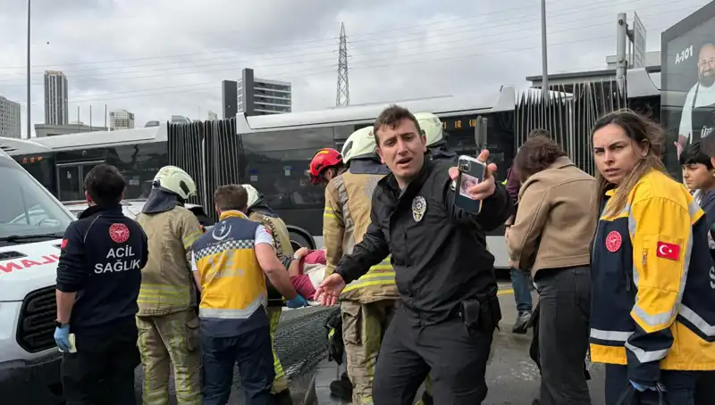 İstanbul'da Metrobüs Kazası: Seferler Durdu, Hayatını Kaybedenler Var!