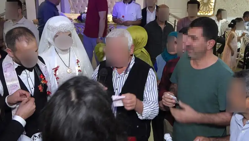 Davetsiz Düğüne Gizlice Girdi, Pasta Yedi ve Takıları Çaldı