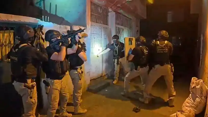 İstanbul’da DAEŞ’e Yoğun Operasyon: 18 Kişi Gözaltında