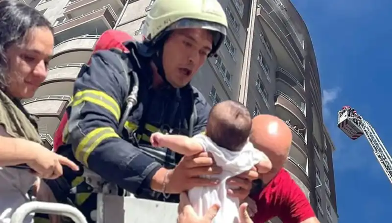 Kayseri'de 14 Katlı Binada Yangın! Olay Anı ve Gelişmeler