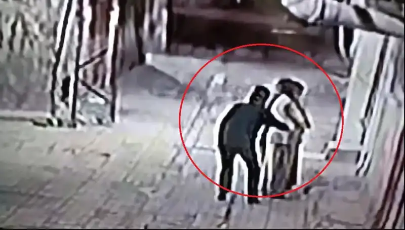 Polisler, Kapkaççılara Karşı Pazarcı ve Simitçi Kılığına Girerek Operasyon Düzenledi