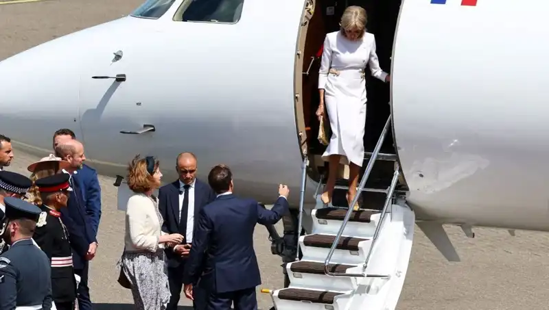 Macron Çifti Arasındaki Kriz Derinleşiyor: Eşi Hayat Arkadaşını Görmezden Mi Geliyor?