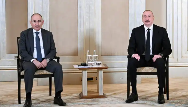Aliyev ve Paşinyan: Abu Dabi’de Barış Görüşmeleri Yeni Bir Umut mu Getiriyor?