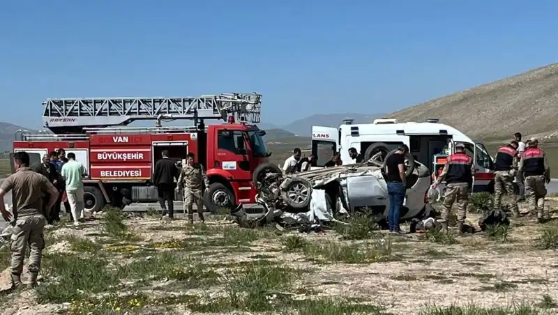 Van'da Feci Kaza: 4 Can Kaybı, 2 Yaralı!