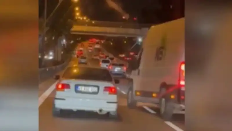 Tuzla'da Makas Terörü: Sürücünün Kaçışı Sonrası Gözaltı ve Tutuklama