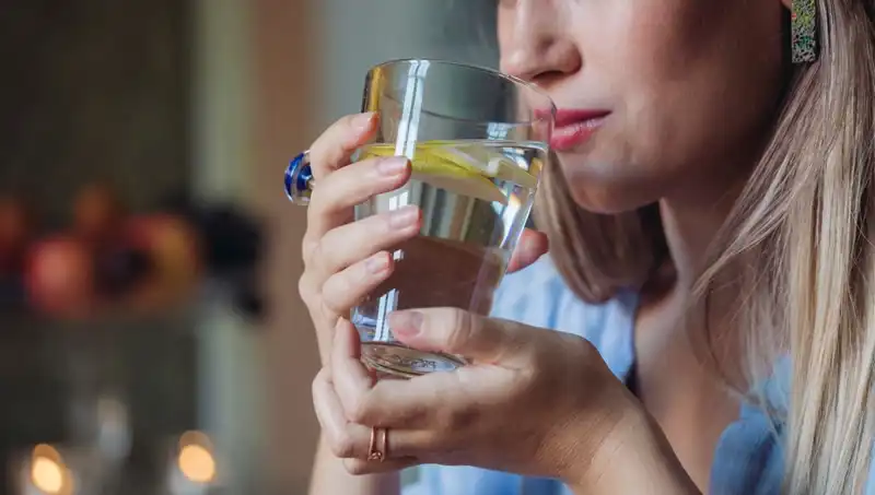 Harvardlı Uzman Limonlu Su İçmenin Sağlığa Gerçekten Faydaları Nelerdir?