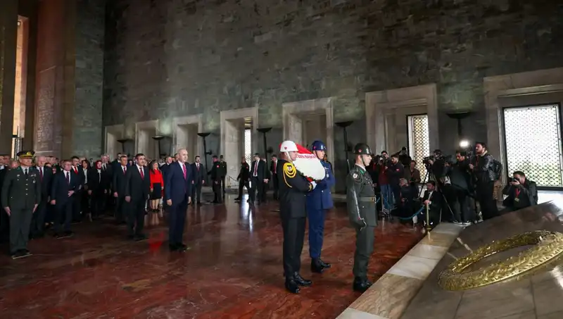 Devlet Erkanı Anıtkabir'de, Unutulmaz Bir Tören Gerçekleştirildi