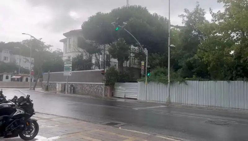 İstanbul'u Etkisi Altına Alan Sağanak Yağış: Neler Oluyor?
