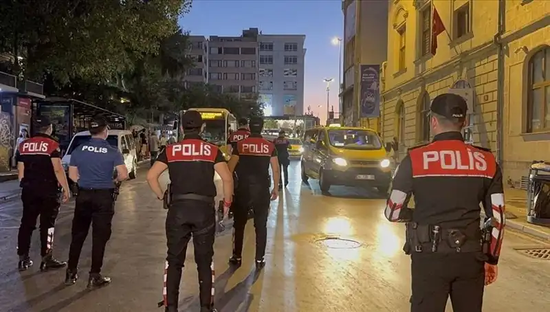 Megakentte Asayiş Operasyonu: 4 Saatte Yüzlerce Gözaltı Düzenlendi