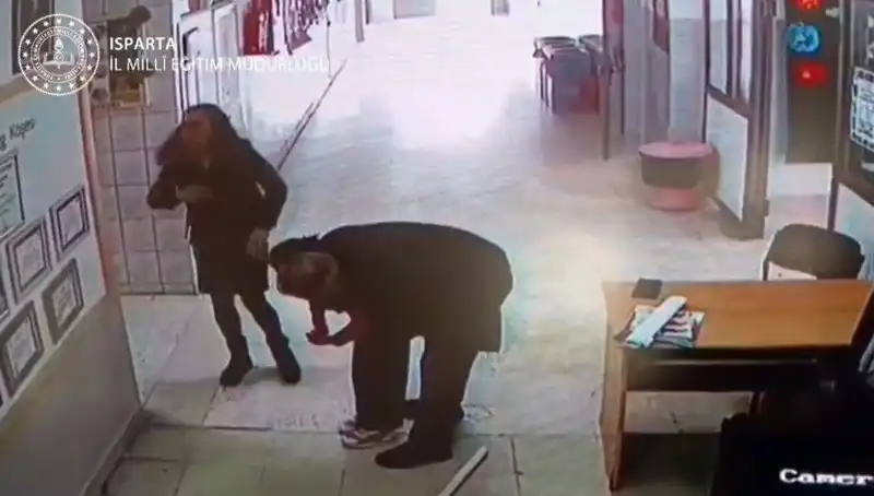 Öğretmenin Cesareti: Heimlich Manevrası ile Öğrenciyi Kurtardı