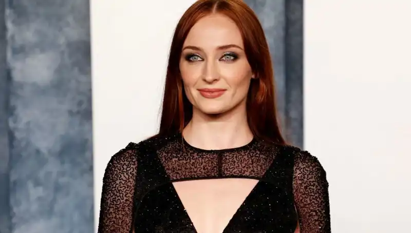 Sophie Turner'dan Şoke Eden Tepki: Game of Thrones Yorumları Neden Sinirlendiriyor?