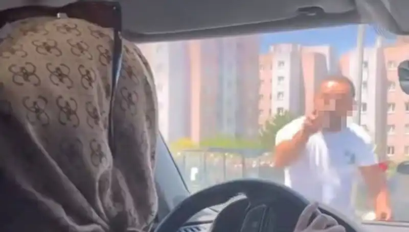 Trafikte Gerilim: Neyin Tartışması Olduğu Anlaşılamayan Olay!