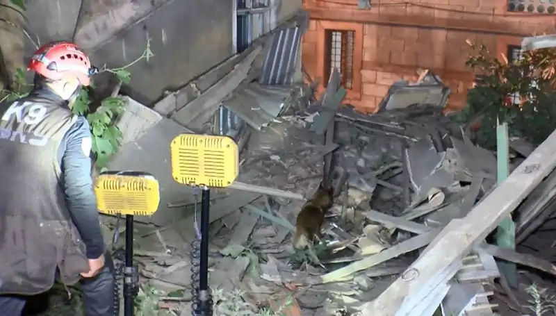 İstanbul'da Deprem Sonrası Tehlike: Çöken Binanın Ardındaki Gerçekler