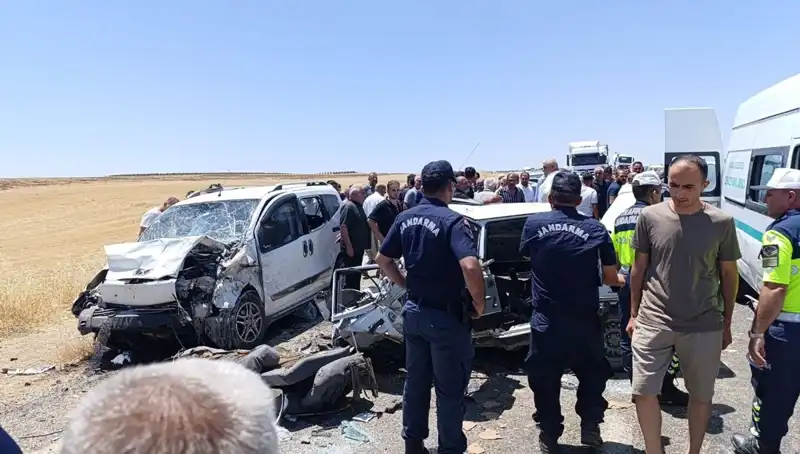 Otomobil ile Hafif Ticari Araç Çarpıştı: 4 Kayıp, 1 Yaralı