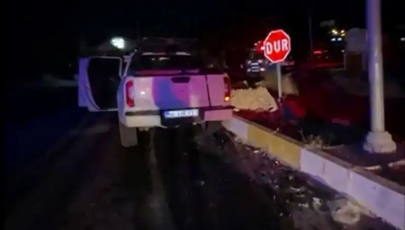 İzmir'de Kamyonet ile Hafif Ticari Araç Çarpıştı: 7 Yaralı Olayın Gözdesi Oldu!