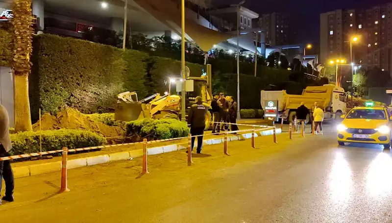 AVM Girişinde Doğalgaz Paniği: Alışverişçiler Ne Yapacak?