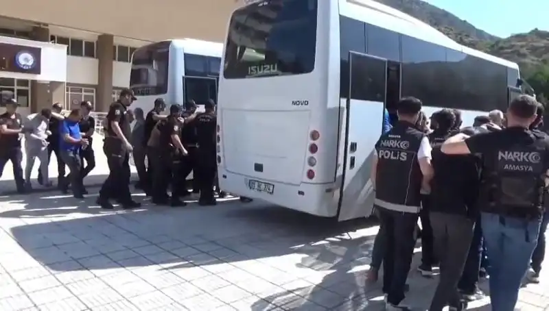 Amasya'da Uyuşturucu Operasyonunda 13 Kişi Tutuklandı: Detaylar Şok Edici