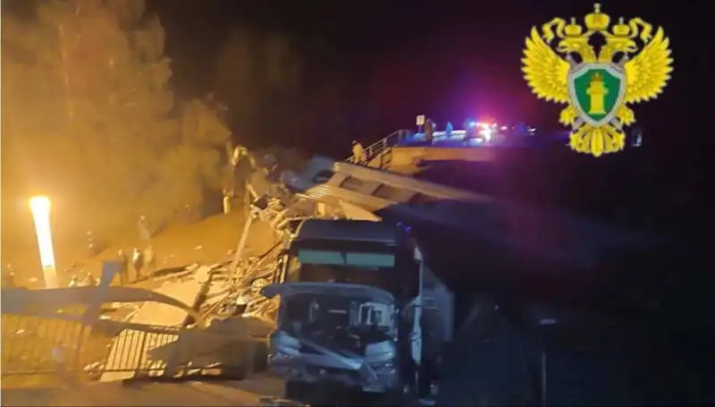 Rusya'da Köprü Faciaları: Tren Üzerine Çöktü, Can Kaybı ve Yaralılar Artıyor