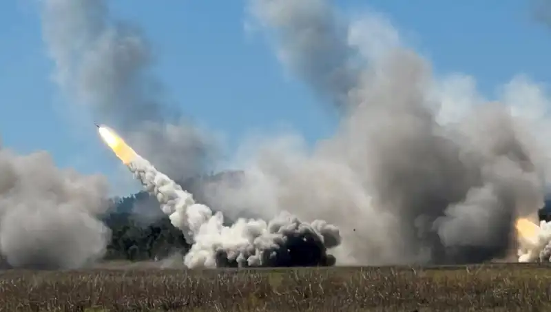 Avustralya'nın En Büyük Askeri Tatbikatında Tarihi HIMARS Atışı Gerçekleşti